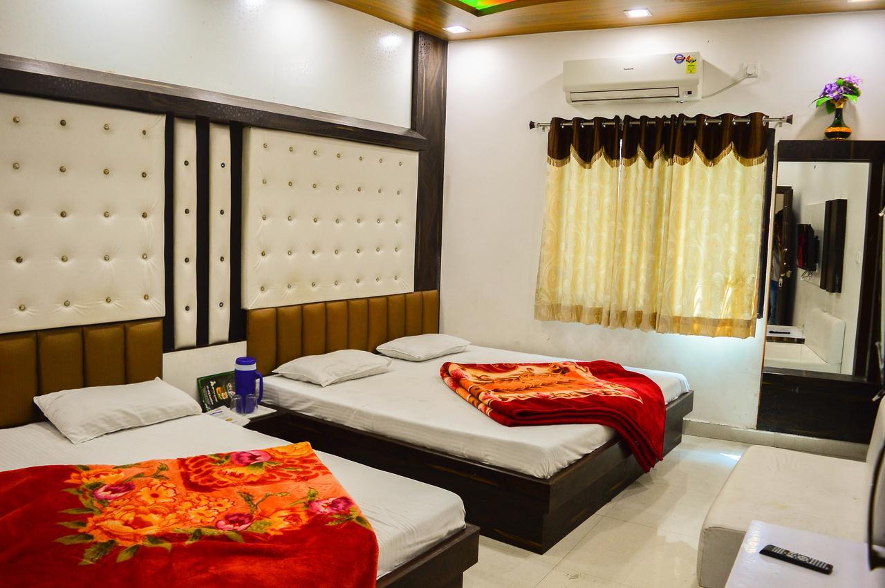 Hotel Shree Dwarkadhish Palace Удджайн Екстер'єр фото