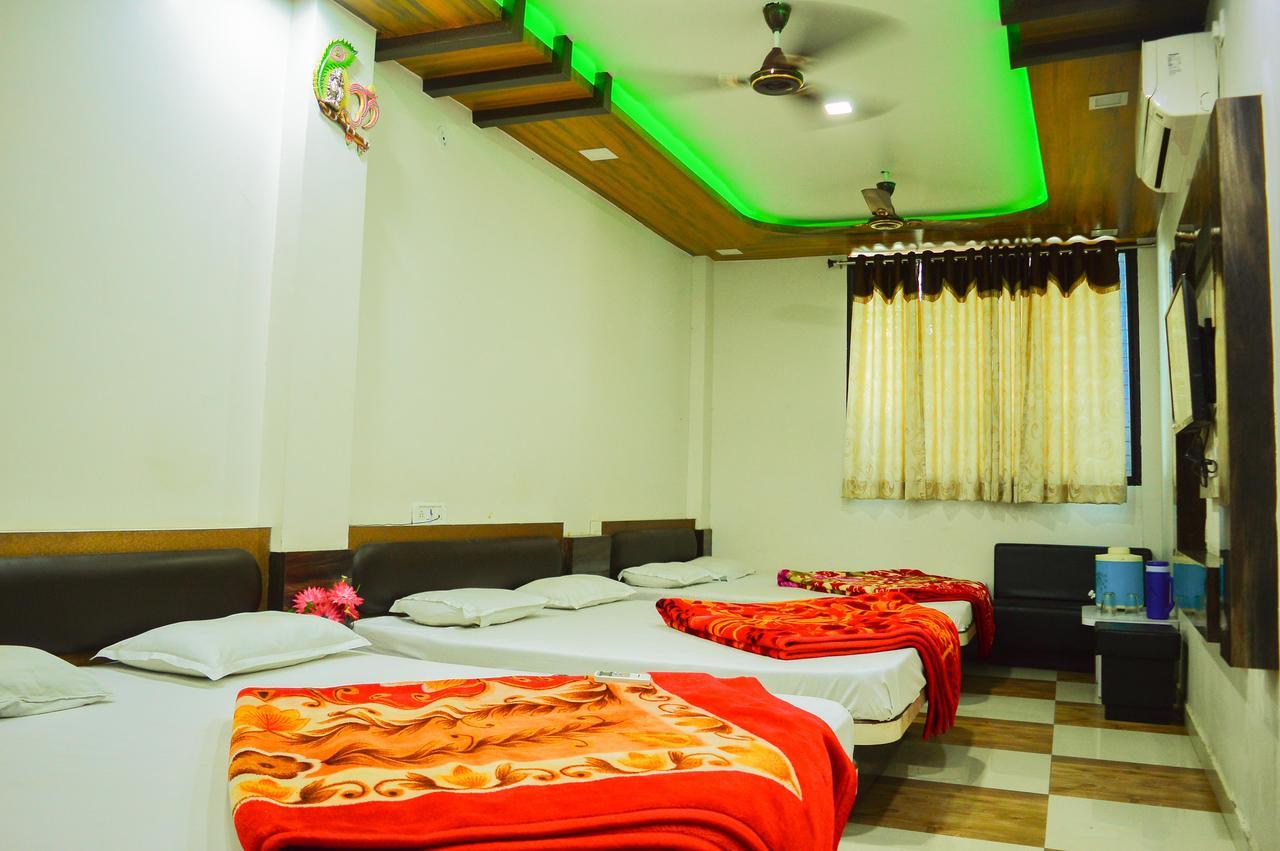 Hotel Shree Dwarkadhish Palace Удджайн Екстер'єр фото