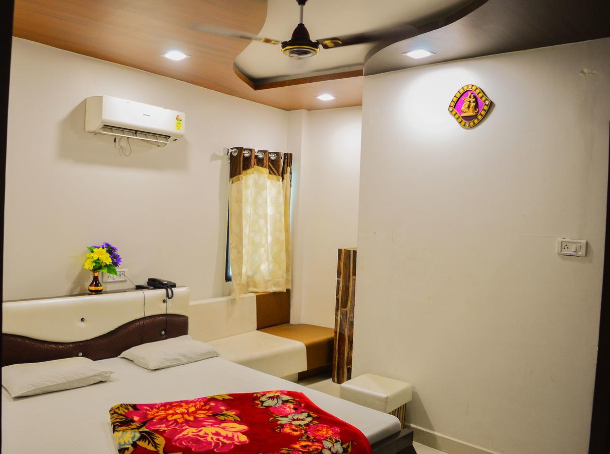 Hotel Shree Dwarkadhish Palace Удджайн Екстер'єр фото