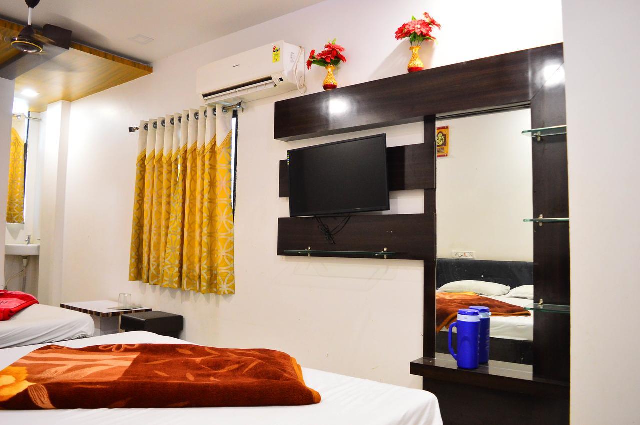 Hotel Shree Dwarkadhish Palace Удджайн Екстер'єр фото